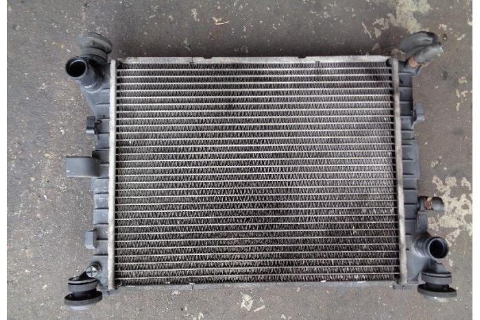 Used Radiator Ford Focus 1 1.6 16V Price € 25,00 Margin scheme offered by Hans Auto Onderdelen