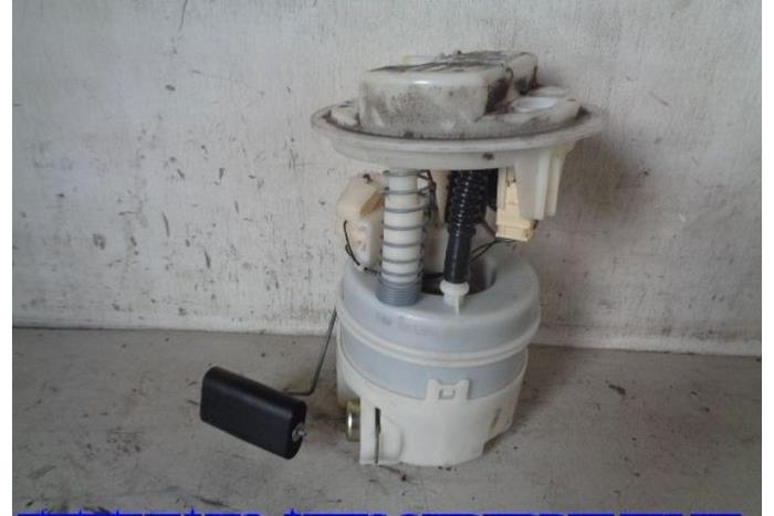 Usagé Pompe à carburant Renault Clio II (BB/CB) 1.2 16V Prix € 25,00 Règlement à la marge proposé par Hans Auto Onderdelen