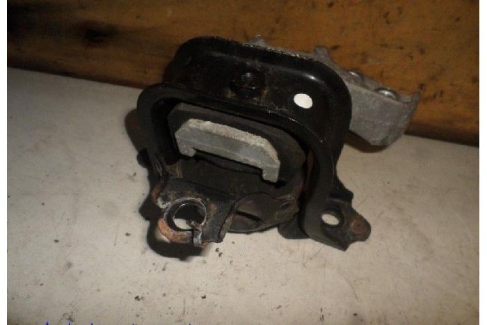 Usagé Support moteur Toyota Yaris (P1) 1.3 16V VVT-i Prix € 15,00 Règlement à la marge proposé par Hans Auto Onderdelen