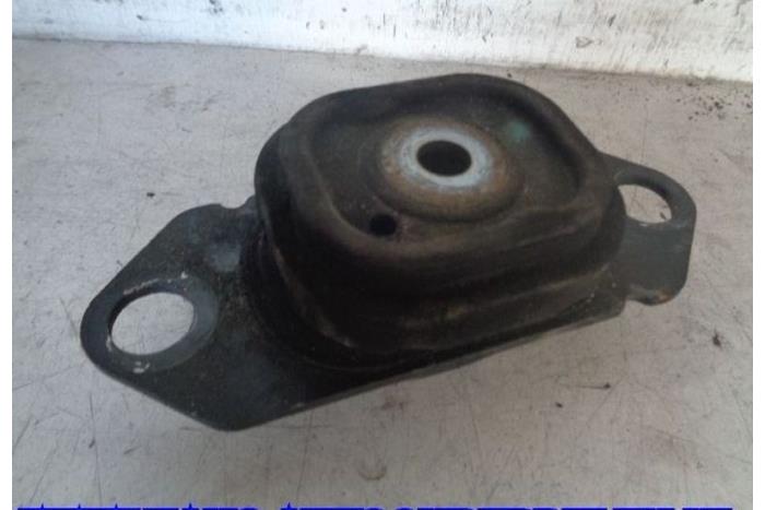 Used Engine mount Renault Clio III (BR/CR) 1.5 dCi 105 FAP Price € 15,00 Margin scheme offered by Hans Auto Onderdelen