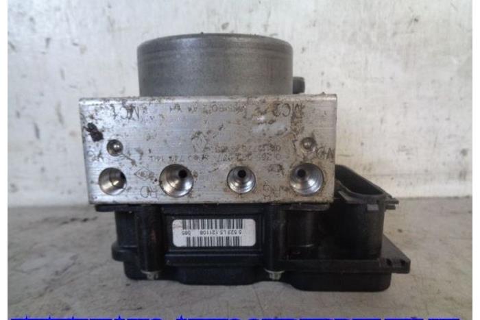 Usagé Bloc ABS Renault Clio III (BR/CR) 1.5 dCi 105 FAP Prix € 20,00 Règlement à la marge proposé par Hans Auto Onderdelen