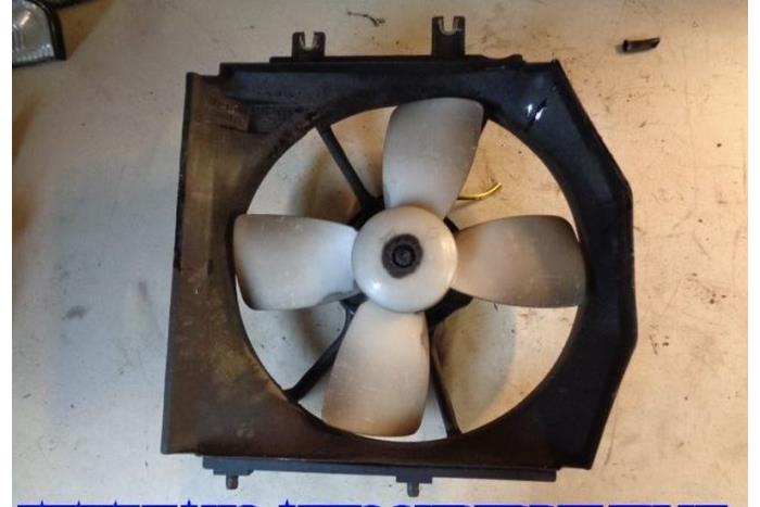 Radiator fan from a Mazda 323 P (BA15) 1.3i 16V 1998
