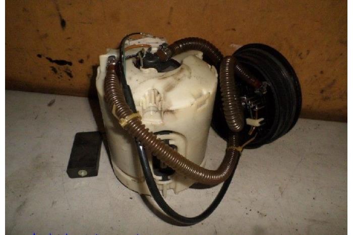 Usagé Pompe à carburant Volkswagen Polo III (6N1) 1.6i 75 Prix € 25,00 Règlement à la marge proposé par Hans Auto Onderdelen