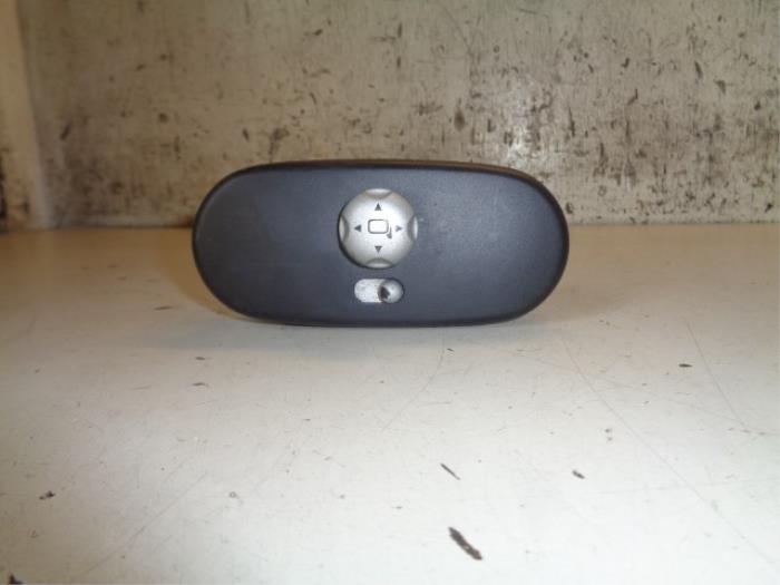 Spiegel Schalter van een MINI Mini One/Cooper (R50) 1.6 16V Cooper 2003