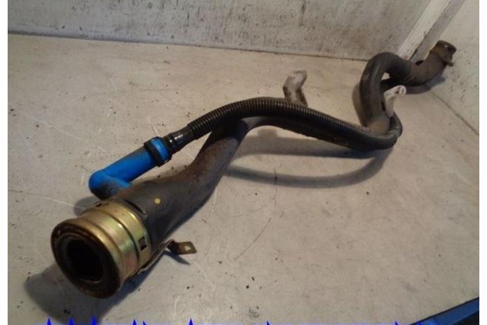 Gebrauchte Öl Füllrohr BMW 1 serie (E87/87N) 118i 16V Preis € 15,00 Margenregelung angeboten von Hans Auto Onderdelen