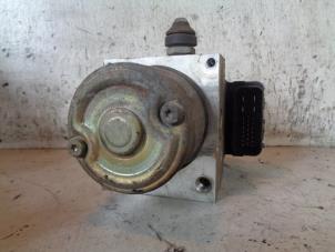 Bloc ABS d'un Mazda Premacy 2.0 DiTD 16V 2004