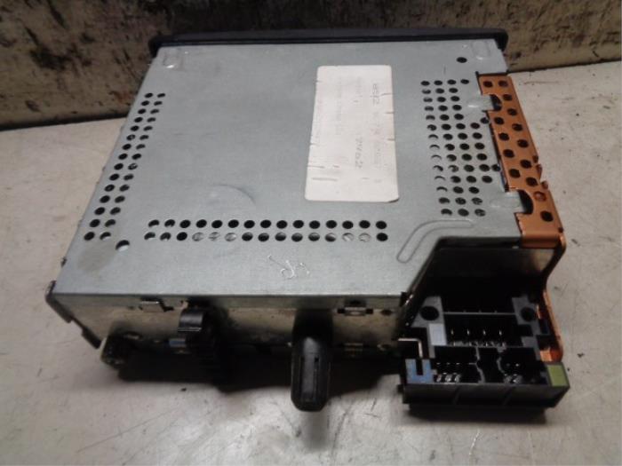 Radio module from a Renault Laguna II Grandtour (KG) 1.9 dCi 120 2004