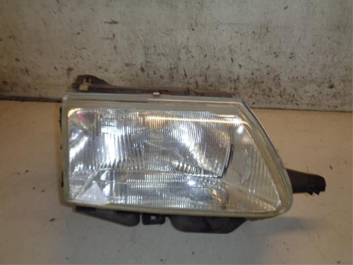 Usagé Phare droit Citroen Saxo 1.1i X,SX Prix € 15,00 Règlement à la marge proposé par Hans Auto Onderdelen