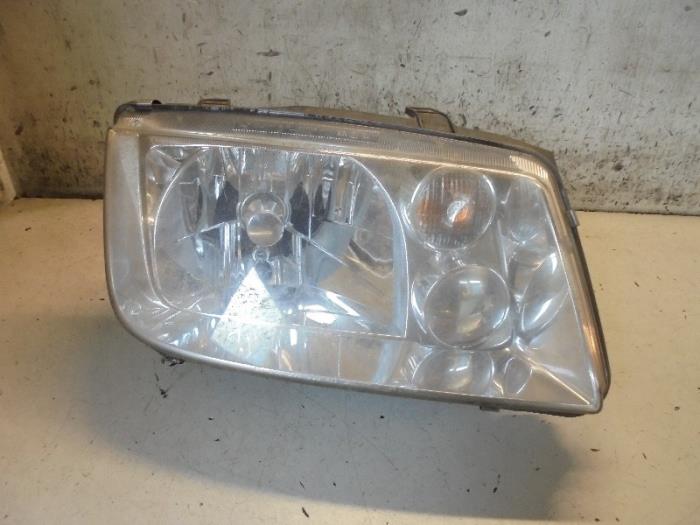Headlight, right from a Volkswagen Bora (1J2) 2.0 1999