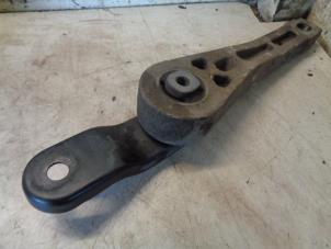 Usados Soporte de motor Volkswagen Caddy III (2KA,2KH,2CA,2CH) 1.9 TDI Precio € 12,00 Norma de margen ofrecido por Hans Auto Onderdelen