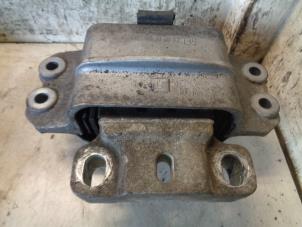 Usados Soporte de motor Volkswagen Caddy III (2KA,2KH,2CA,2CH) 1.9 TDI Precio € 15,00 Norma de margen ofrecido por Hans Auto Onderdelen