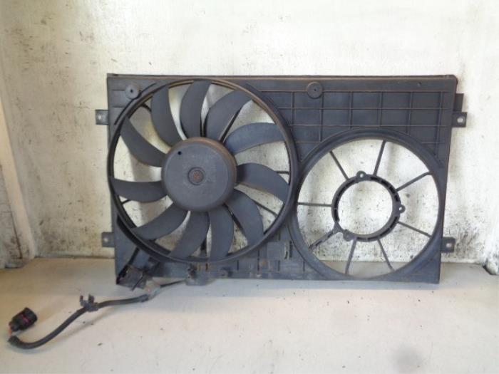 Gebrauchte Kühlerventilator Volkswagen Caddy III (2KA,2KH,2CA,2CH) 2.0 SDI Preis € 25,00 Margenregelung angeboten von Hans Auto Onderdelen