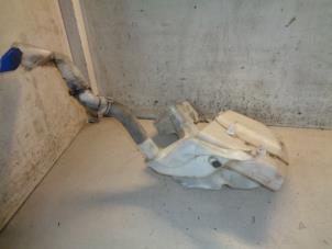 Used Front windscreen washer reservoir Ford Mondeo IV 2.0 16V Price € 25,00 Margin scheme offered by Hans Auto Onderdelen
