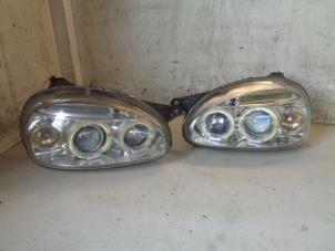 Used Set of headlight bulbs, left + right Opel Combo (Corsa B) 1.7 D Price € 35,00 Margin scheme offered by Hans Auto Onderdelen