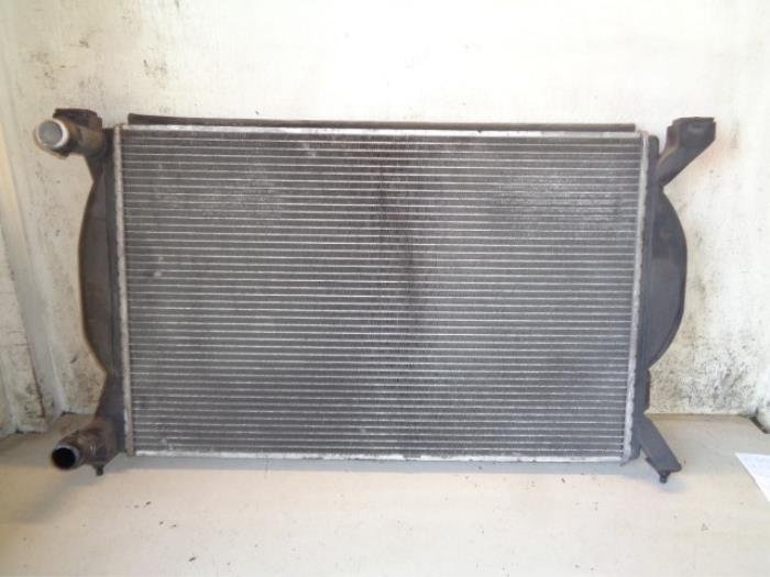 Used Radiator Audi A4 Avant (B6) 2.0 20V Price € 25,00 Margin scheme offered by Hans Auto Onderdelen