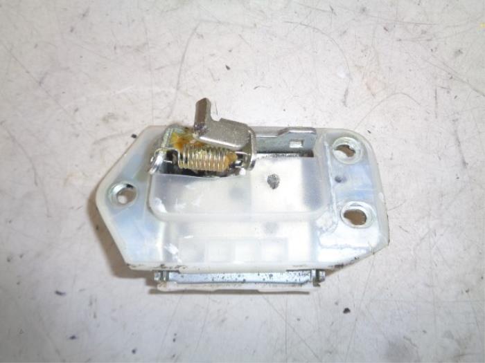 Rear lock cylinder from a Nissan Pixo (D31S) 1.0 12V 2010