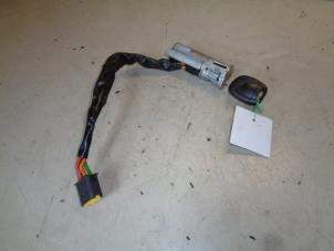 Used Set of locks Renault Twingo (C06) 1.2 Price € 25,00 Margin scheme offered by Hans Auto Onderdelen