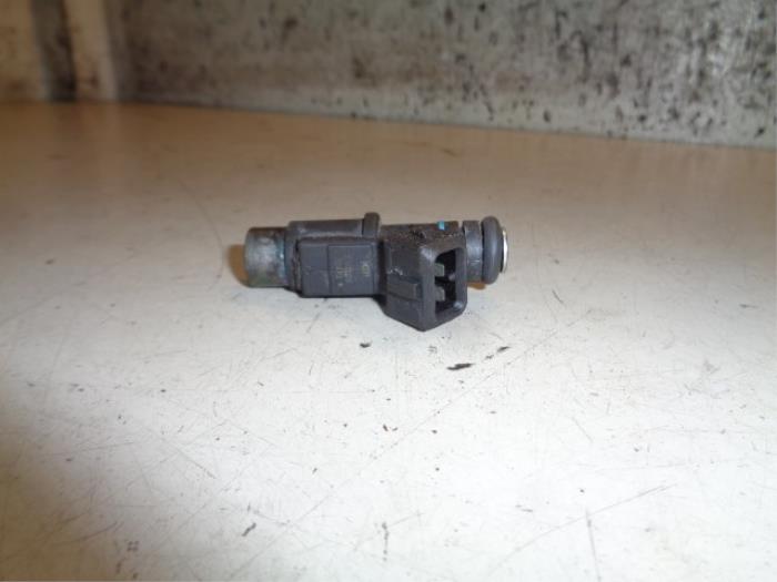 Injector (petrol injection) from a Citroën C3 (FC/FL/FT) 1.4 2003