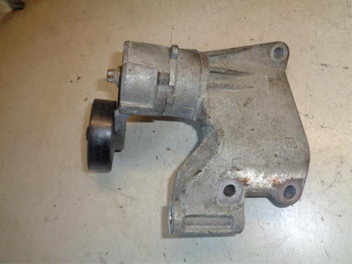 Usados Rodillo tensor correa múltiple Opel Corsa C (F08/68) 1.4 16V Precio € 15,00 Norma de margen ofrecido por Hans Auto Onderdelen