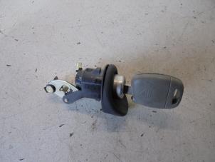 Used Set of locks Renault Twingo (C06) 1.2 Price € 25,00 Margin scheme offered by Hans Auto Onderdelen