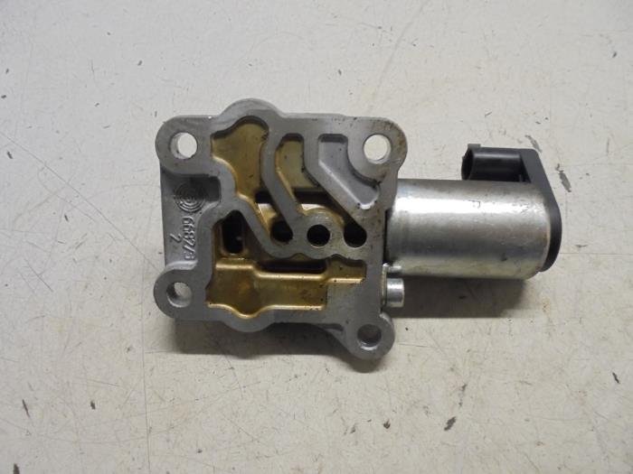Camshaft adjuster from a Volvo XC70 (SZ) XC70 2.5 T 20V 2007