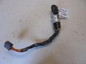 Used Set of locks Renault Clio II (BB/CB) 1.4 16V Price € 25,00 Margin scheme offered by Hans Auto Onderdelen
