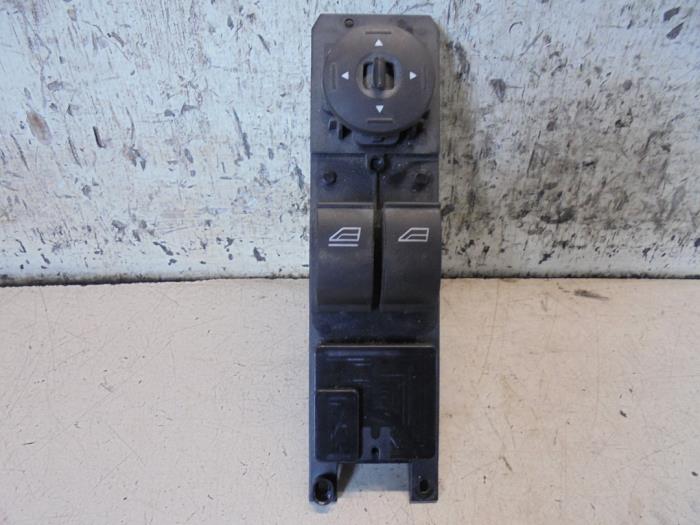 Usados Interruptor de ventanilla eléctrica Ford Focus 3 Wagon 1.6 TDCi Precio € 15,00 Norma de margen ofrecido por Hans Auto Onderdelen
