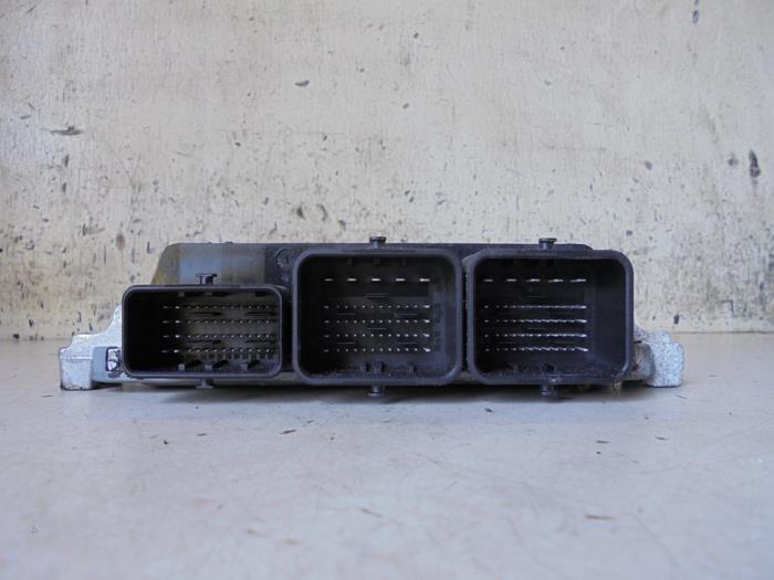 Engine management computer from a Ford Focus 3 Wagon 1.6 TDCi 2011