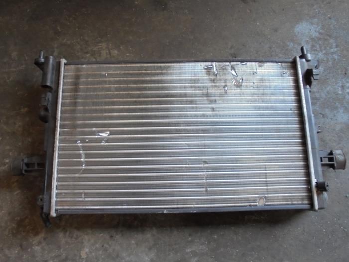 Usagé Radiateur Opel Meriva (A) 1.6 16V Prix € 25,00 Règlement à la marge proposé par Hans Auto Onderdelen