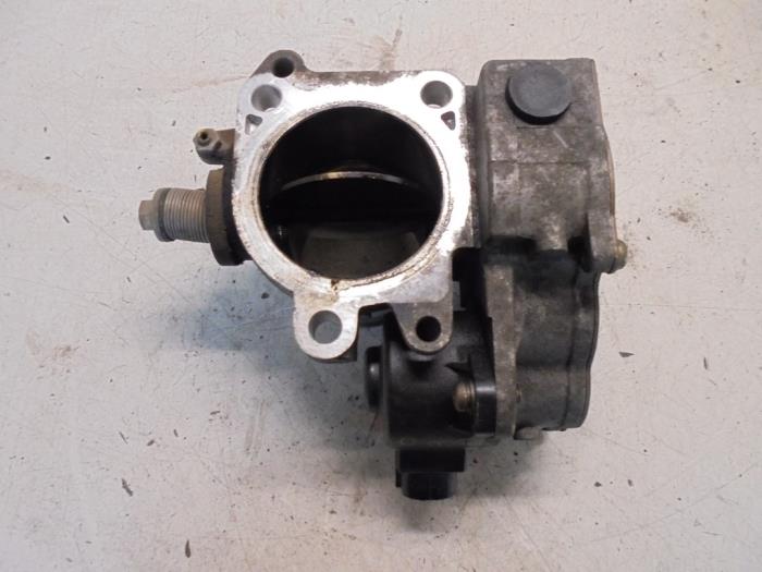 Boitier papillon d'un Toyota Corolla Verso (E12) 2.0 D-4D 16V 90 2004