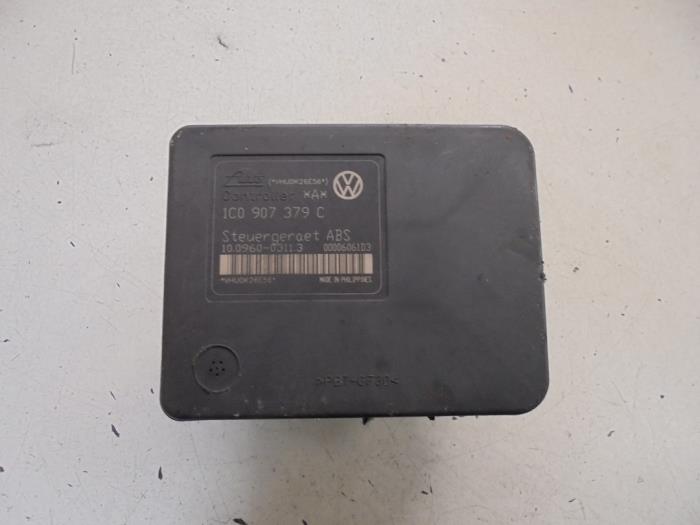 Bomba ABS de un Volkswagen Golf IV (1J1) 1.4 16V 2000