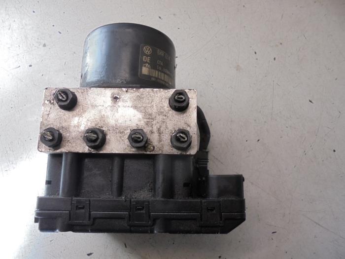Usagé Pompe ABS Volkswagen Polo III (6N2) 1.0 Prix € 30,00 Règlement à la marge proposé par Hans Auto Onderdelen