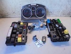 Used Set of cylinder locks (complete) Opel Astra H GTC (L08) 1.6 16V Twinport Price € 100,00 Margin scheme offered by Hans Auto Onderdelen