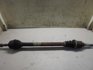 Used Front drive shaft, right Peugeot 207/207+ (WA/WC/WM) 1.4 16V Price € 35,00 Margin scheme offered by Hans Auto Onderdelen