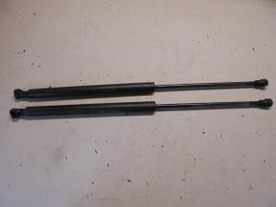 Used Set of gas struts for boot Peugeot 207/207+ (WA/WC/WM) 1.4 16V Price € 10,00 Margin scheme offered by Hans Auto Onderdelen