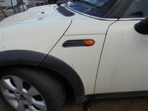 Used Front wing, left BMW Mini One/Cooper (R50) 1.6 16V Cooper Price € 30,00 Margin scheme offered by Hans Auto Onderdelen