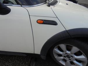 Used Front wing, right BMW Mini One/Cooper (R50) 1.6 16V Cooper Price € 30,00 Margin scheme offered by Hans Auto Onderdelen