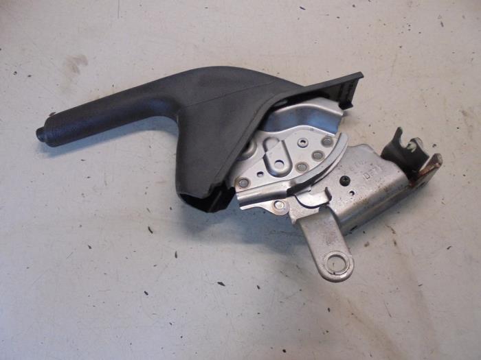 Parking brake lever from a Mazda 2 (DE) 1.3 16V S-VT High Power 2008