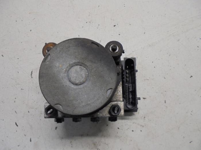 Begagnade ABS-pump Hyundai Getz 1.1i 12V Pris € 50,00 Marginaltabell erbjuds av Hans Auto Onderdelen