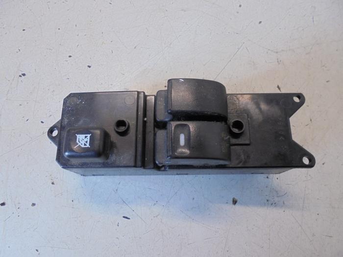 Usados Interruptor combinado de ventanillas Mitsubishi Colt (Z2/Z3) 1.3 16V Precio € 20,00 Norma de margen ofrecido por Hans Auto Onderdelen