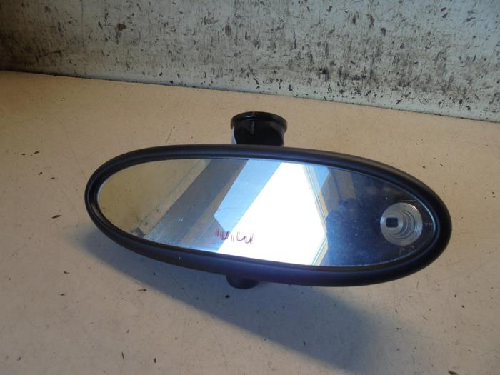 Rear view mirror from a MINI Mini One/Cooper (R50) 1.6 16V Cooper 2006