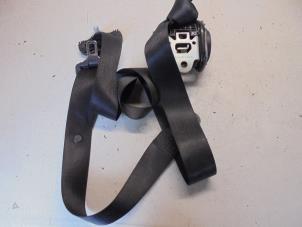 Used Rear seatbelt, right Mercedes A (W169) 2.0 A-180 CDI 16V 3-Drs. Price € 25,00 Margin scheme offered by Hans Auto Onderdelen
