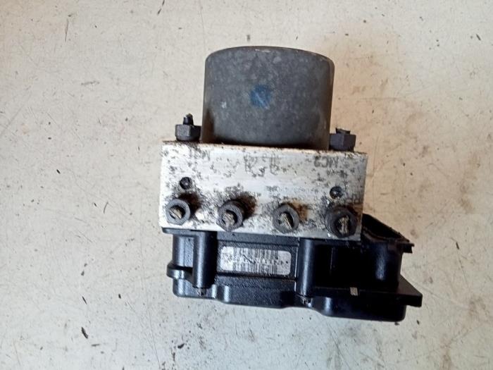 Begagnade ABS-pump Fiat Punto II (188) 1.4 16V Pris € 25,00 Marginaltabell erbjuds av Hans Auto Onderdelen