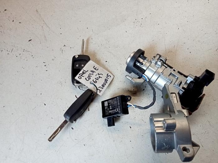 Gebrauchte Schlossset Opel Corsa E 1.4 16V Preis € 35,00 Margenregelung angeboten von Hans Auto Onderdelen