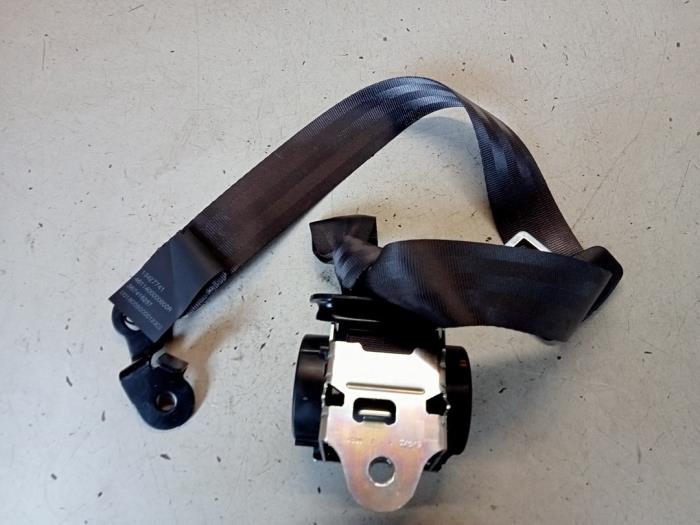 Front seatbelt, right from a Opel Corsa E 1.4 16V 2018