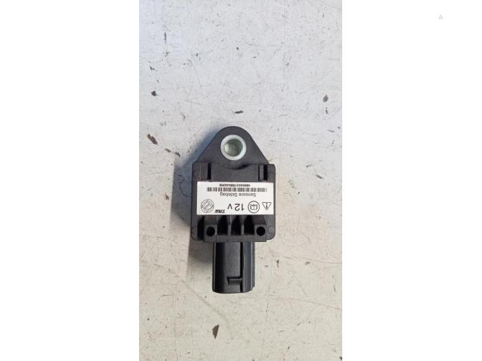 Begagnade Airbagsensor Fiat Idea (350AX) 1.4 16V Pris € 40,00 Marginaltabell erbjuds av Hans Auto Onderdelen