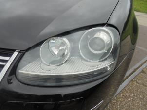 Used Headlight, left Volkswagen Jetta III (1K2) 2.0 TDI 16V 140 Price € 175,00 Margin scheme offered by Hans Auto Onderdelen
