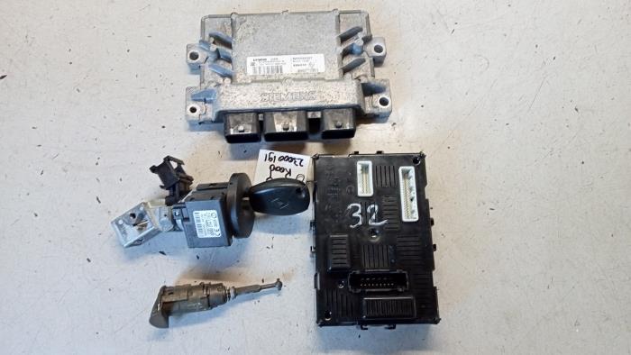 Set of locks from a Renault Clio III (BR/CR) 1.2 16V 75 2006