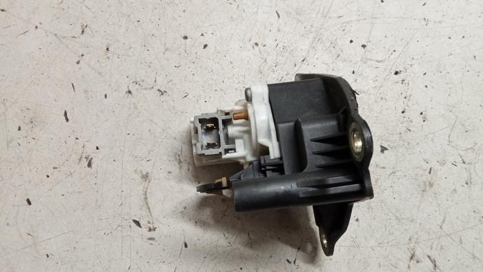 Tailgate switch from a Renault Clio II (BB/CB) 1.2 16V 2003