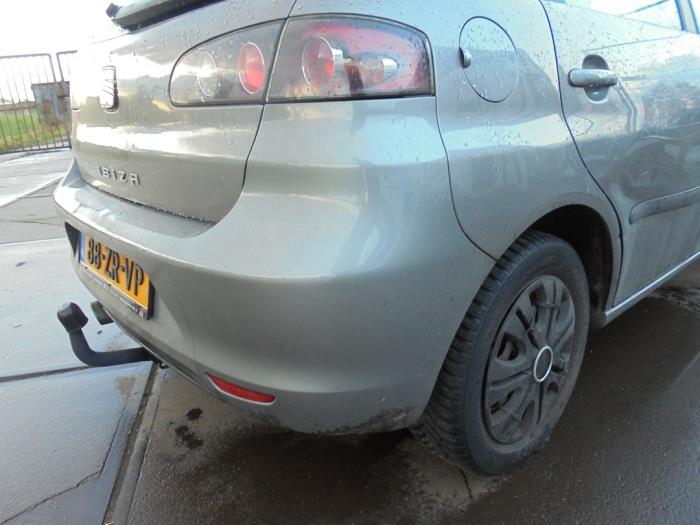Zderzak tylny z Seat Ibiza III (6L1) 1.6 16V 2008